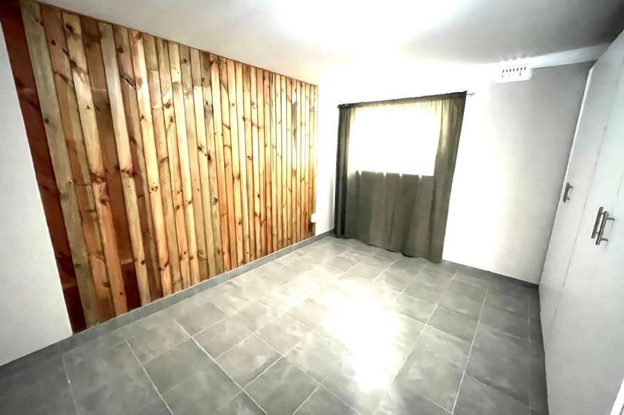 1 Bedroom Property for Sale in Grassy Park Western Cape